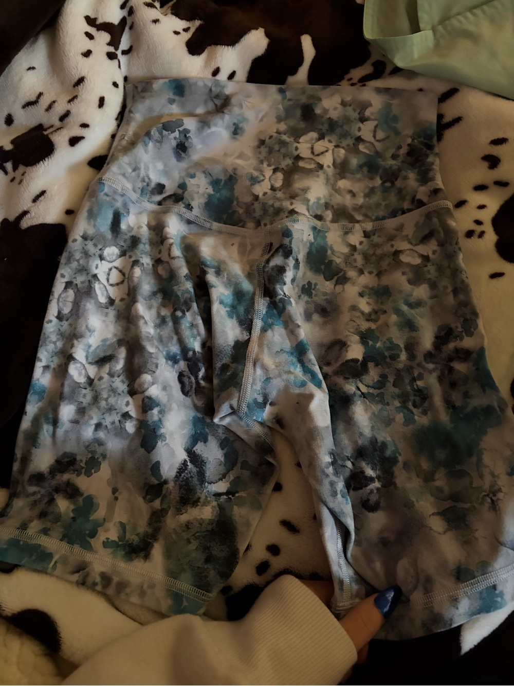 lululemon athletica Women's Bike Shorts in Blue and Gray Floral Tie-Dye